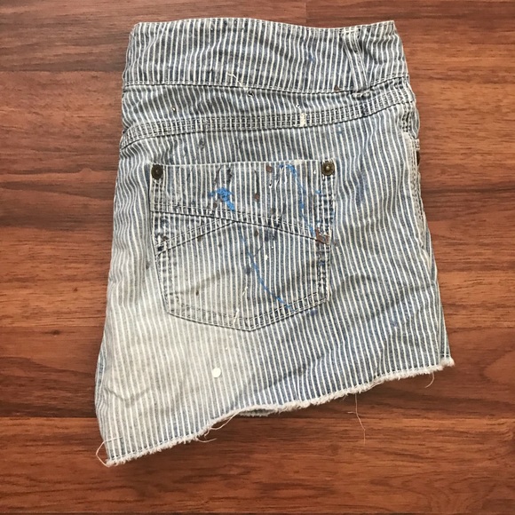 Delia’s SHANE paint splatter shorts - Picture 2 of 2